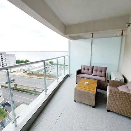 Delmar Premium Cu Piscina In Nord