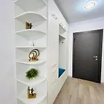 Apartment Delmar Premium Cu Piscina In Nord Mamaia