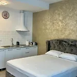 Delmar Premium Cu Piscina In Nord Apartment Mamaia