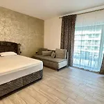 Delmar Premium Cu Piscina In Nord Mamaia