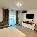 Apartment Delmar Premium Cu Piscina In Nord