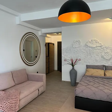 Delmar Premium Cu Piscina In Nord