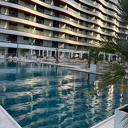 Delmar Premium Cu Piscina In Nord