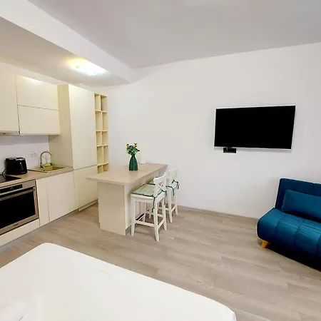 Delmar Premium Cu Piscina In Nord