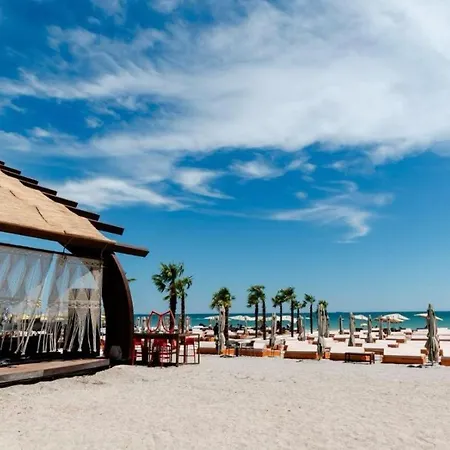 Delmar Premium Cu Piscina In Nord Apartment Mamaia