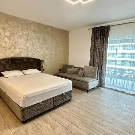Delmar Premium Cu Piscina In Nord